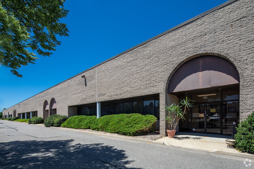 More Photos Of 70-130 Sea Ln, Farmingdale Distribution For Lease