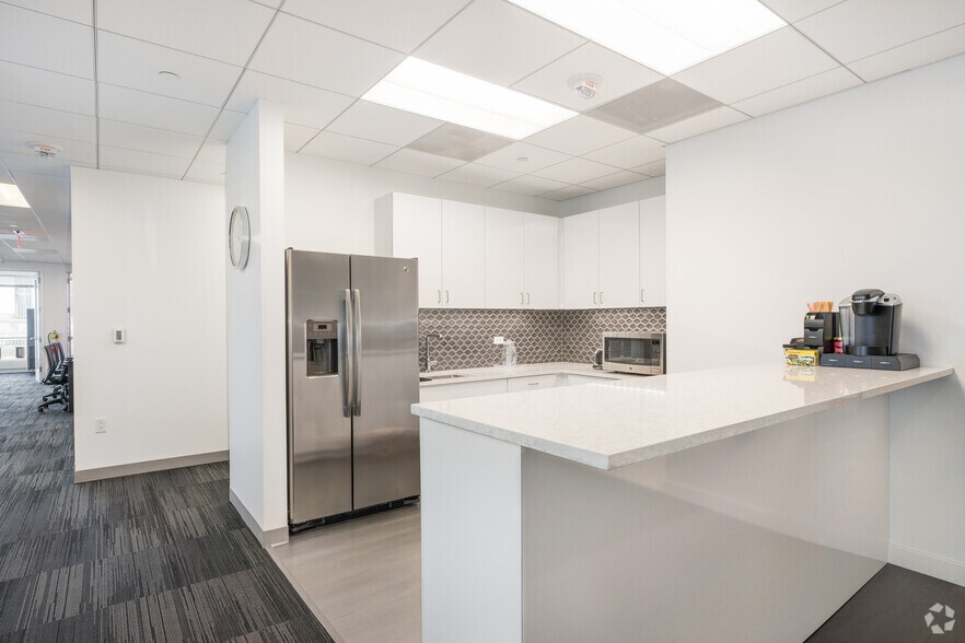 More Photos Of 1650 Arch St, Philadelphia Office For Sale