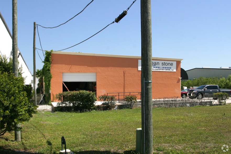 More Photos Of 3291 118th Ave N, Saint Petersburg Warehouse For Lease