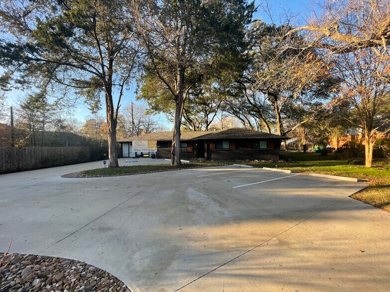 More Photos Of 408 Wilson Rd, Conroe Loft Creative Space For Lease