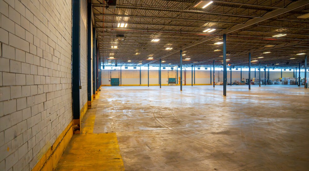 More Photos Of 2181 Sylvan Rd, East Point Distribution For Lease