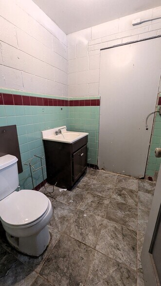 More Photos Of 2315 S Main St, Rockford General Retail For Sale