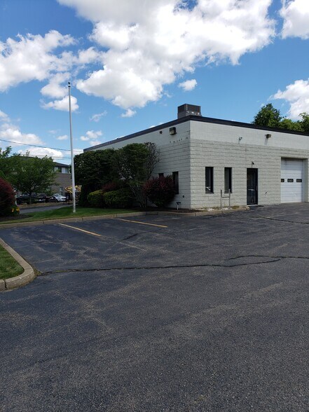 More Photos Of 22 Lark Industrial Pky, Greenville Warehouse For Lease