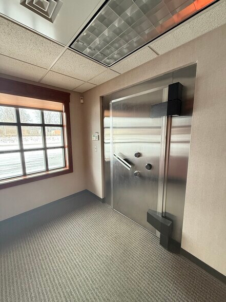 More Photos Of 3177 Main st, Emmett Office For Sale