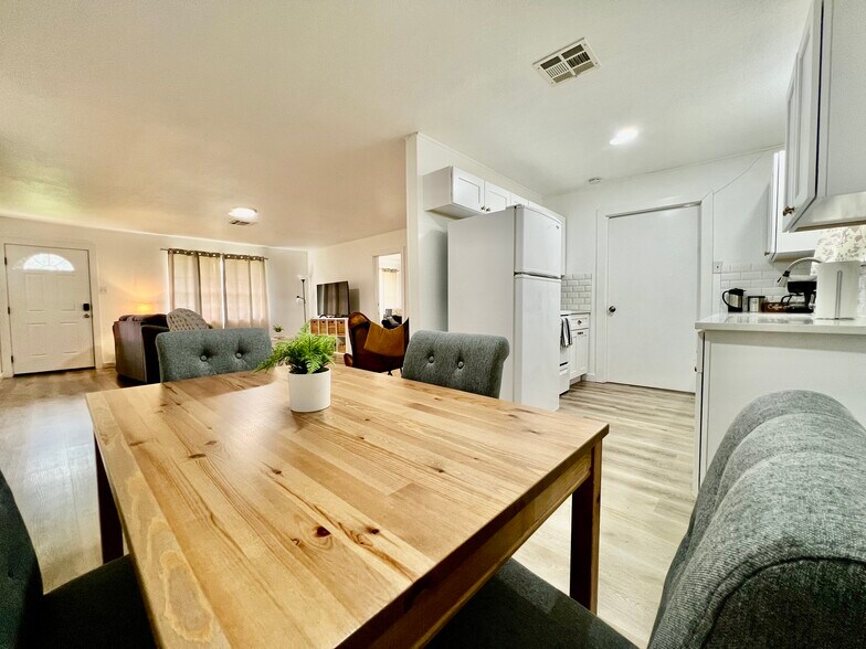 More Photos Of 902 E Highway St, Fredericksburg Specialty For Sale