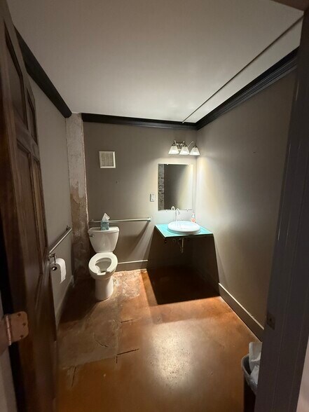 More Photos Of 100 41st St S, Birmingham Loft Creative Space For Sale