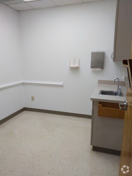 More Photos Of 7016 Lee Park Rd, Mechanicsville Medical For Lease
