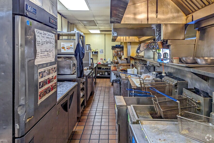 More Photos Of 3422 W Gentry Pkwy, Tyler Restaurant For Lease