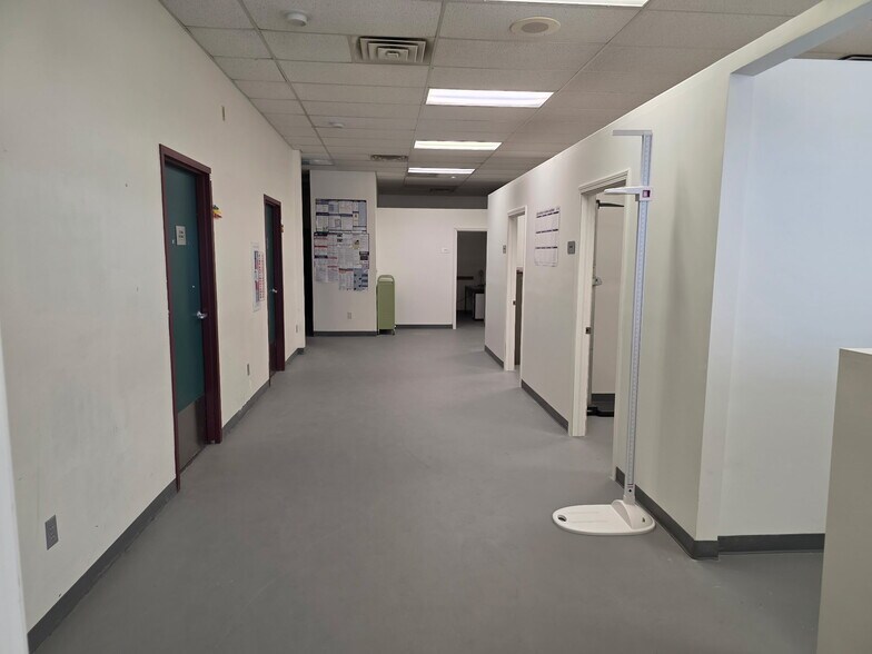 More Photos Of 1122 W Holmes Rd, Lansing Freestanding For Lease