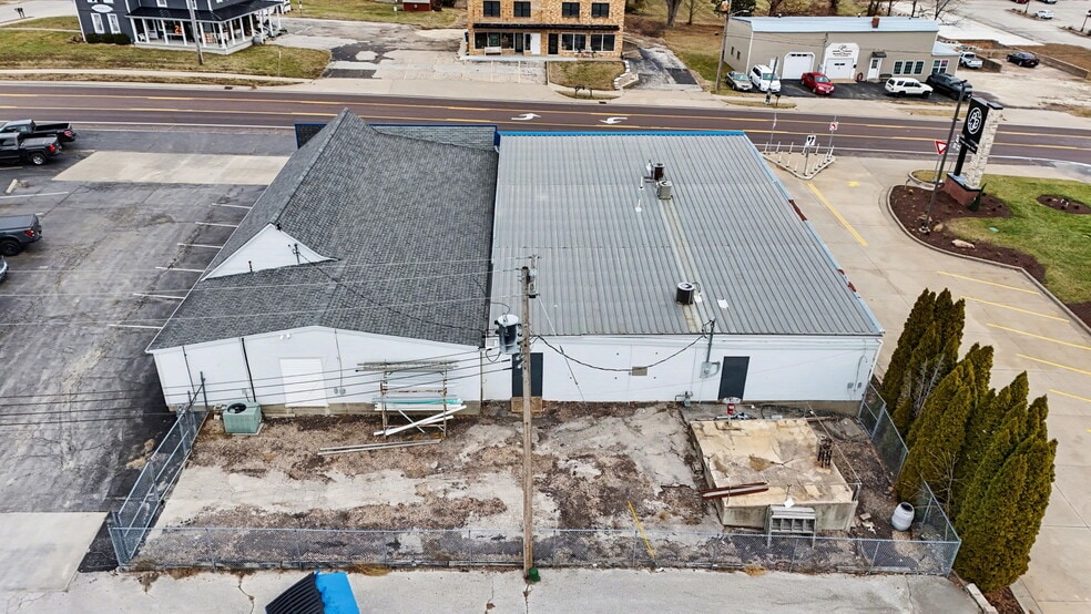 More Photos Of 9420-9424 MO-100, New Haven General Retail For Sale