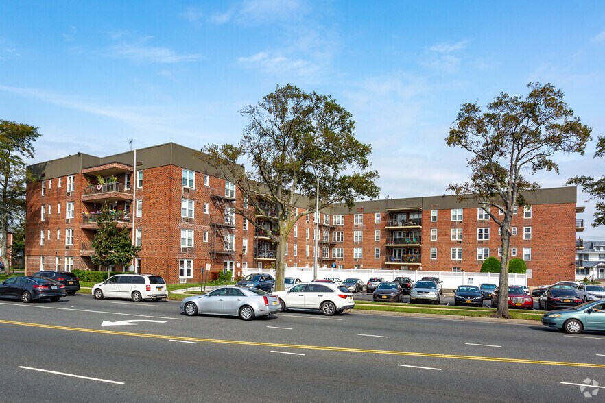 More Photos Of 50 Hempstead Ave, Lynbrook Medical For Sale