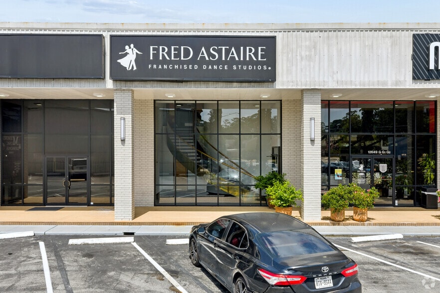 More Photos Of 12649 Memorial Dr, Houston Storefront Retail Office For Lease