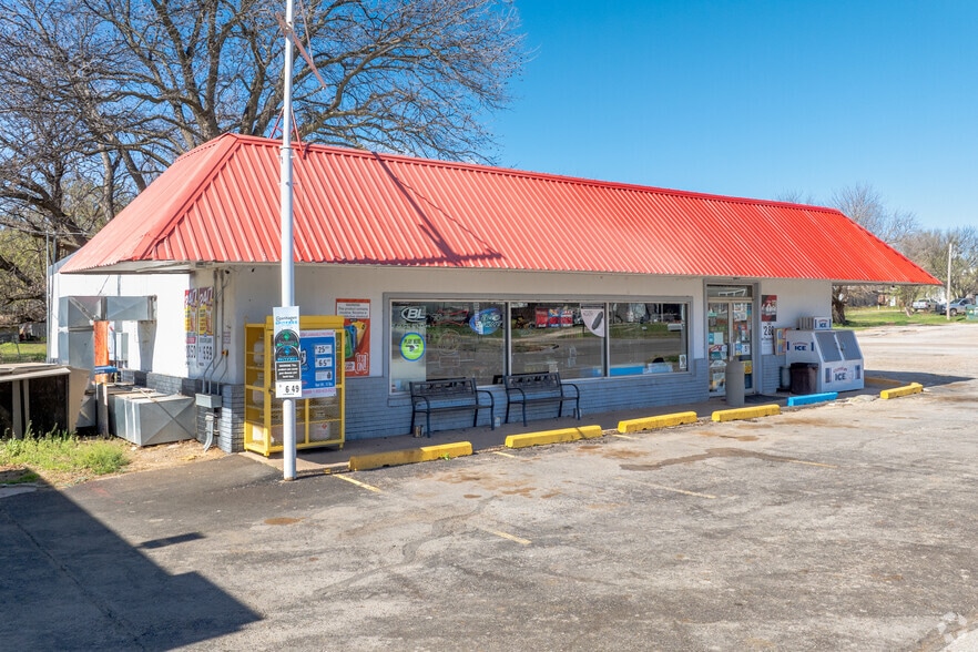 More Photos Of 1201 6th St, Ryan General Retail For Sale