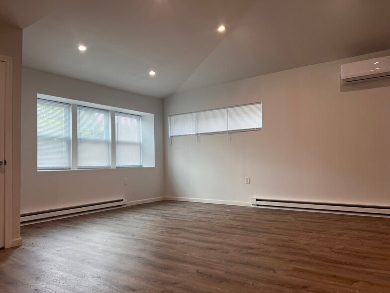 More Photos Of 287 E Main St, Oceanport Storefront Retail Office For Lease