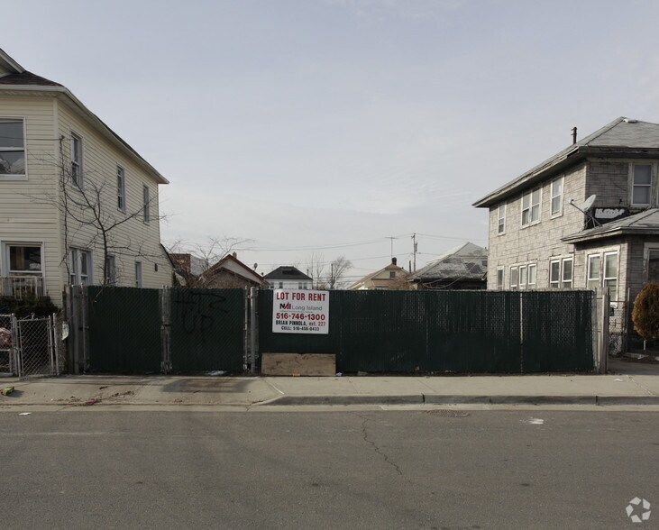 More Photos Of 329 Beach 73rd St, Arverne Land For Lease