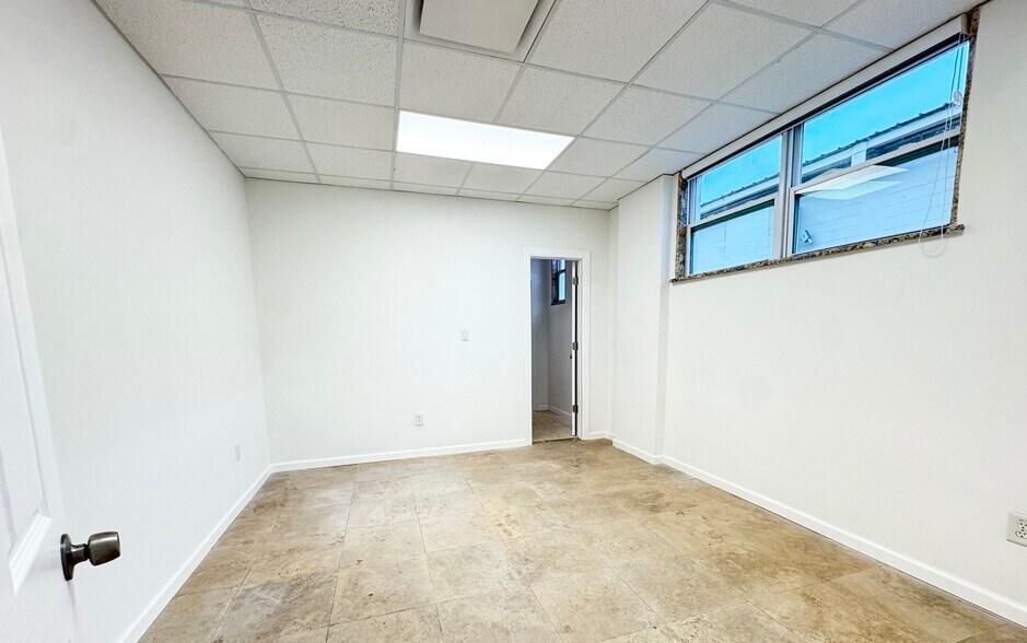 More Photos Of 3160 N 46th Ave, Saint Petersburg Warehouse For Sale