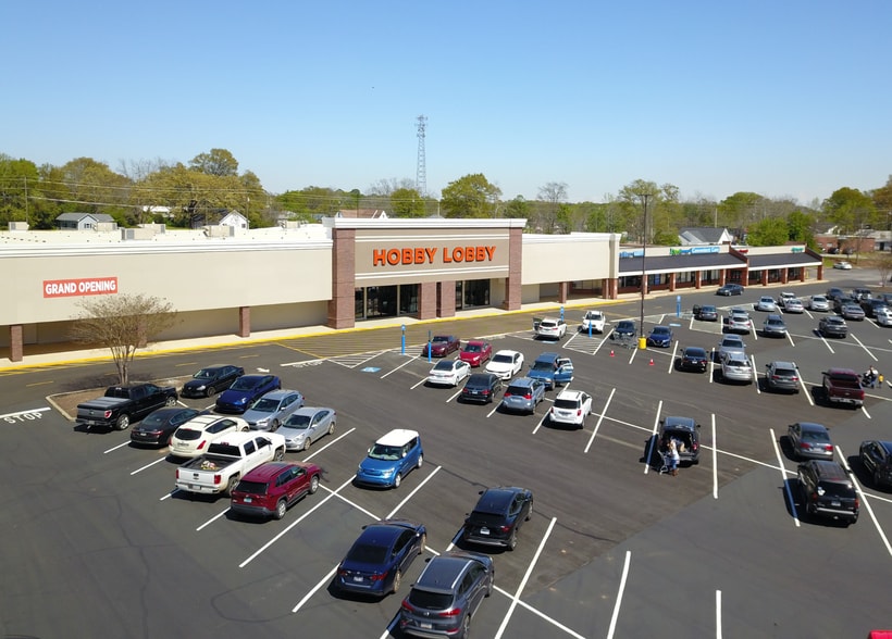 More Photos Of 100 Spalding Square, Griffin Unknown For Lease