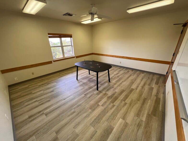 More Photos Of 6909 W Courtyard Dr, Austin Specialty For Lease