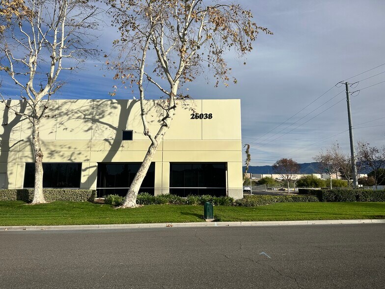 More Photos Of 26038 Business Center Dr, Loma Linda Warehouse For Lease