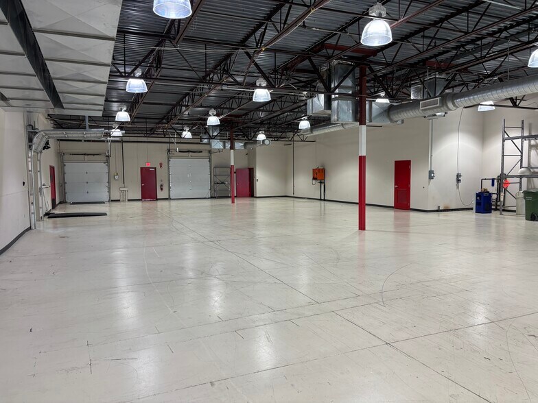 More Photos Of 9401 S Innovation Dr, Daleville Showroom For Sale