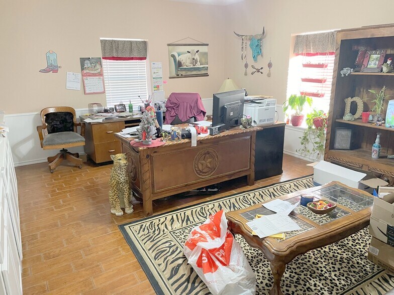 More Photos Of 132 W McLeroy Blvd, Saginaw Warehouse For Sale