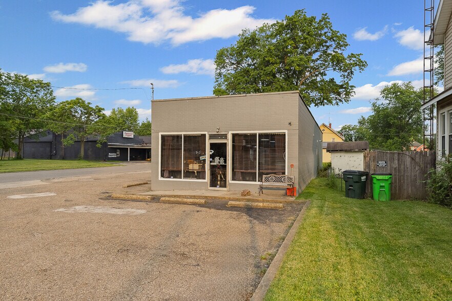 More Photos Of 700 N Union Ave, Alliance Freestanding For Sale
