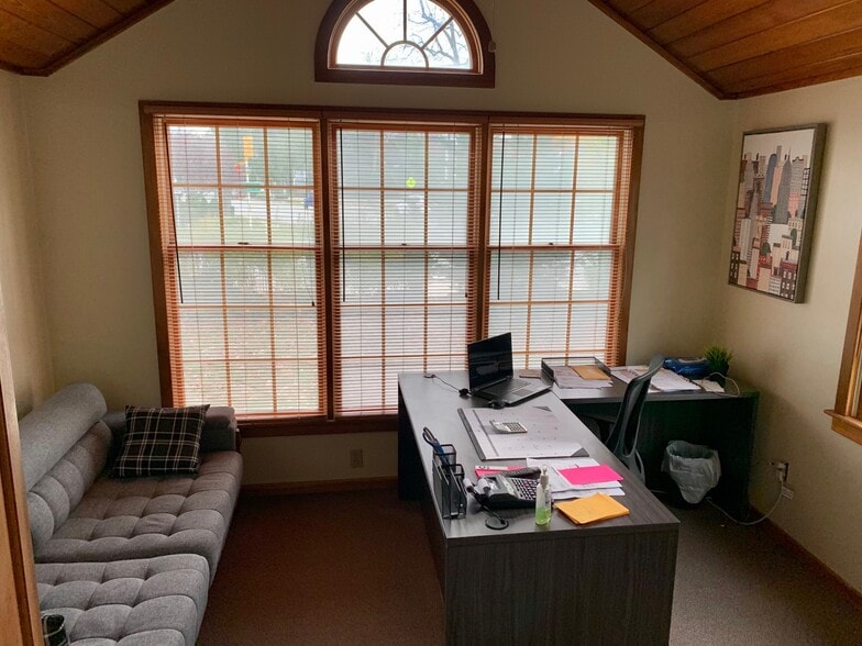 More Photos Of 91 Green St, Huntington Office Residential For Sale