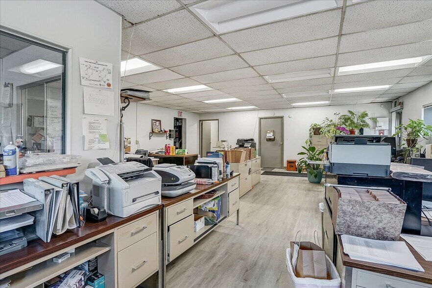 More Photos Of 85 Kaufman Rd, Monticello Distribution For Sale