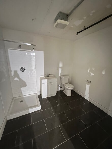 More Photos Of 190 Christopher Columbus Dr, Jersey City Office Residential For Lease