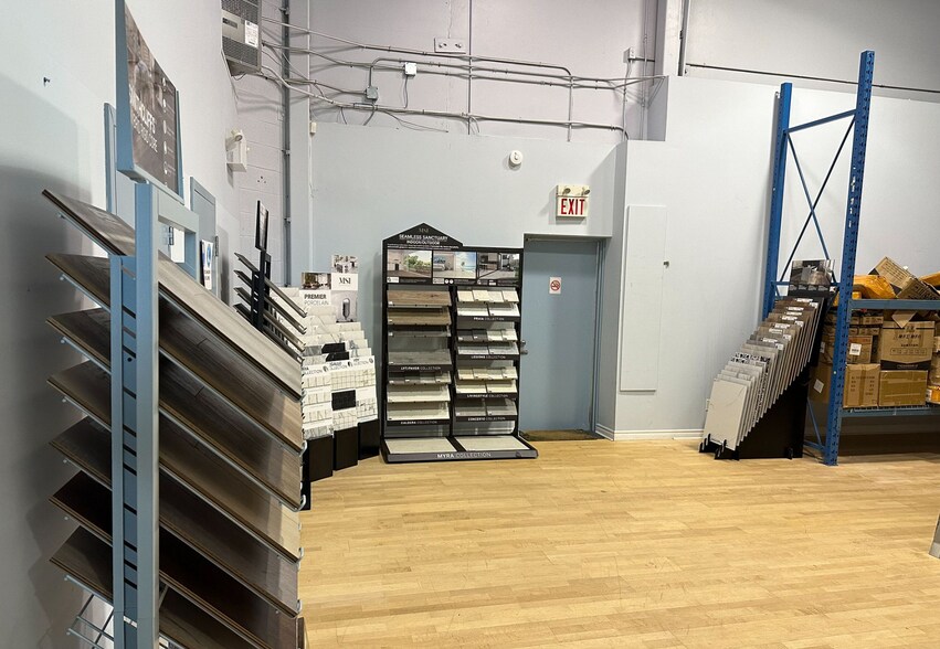 More Photos Of 8888 Keele St, Concord Warehouse For Lease