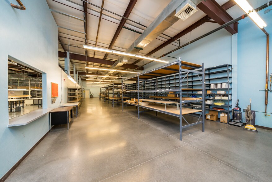 More Photos Of 6000 E Coury Dr, Cottonwood Light Manufacturing For Sale