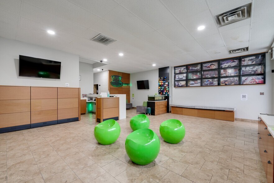 More Photos Of 7737 S Kedzie Ave, Chicago Carwash For Sale