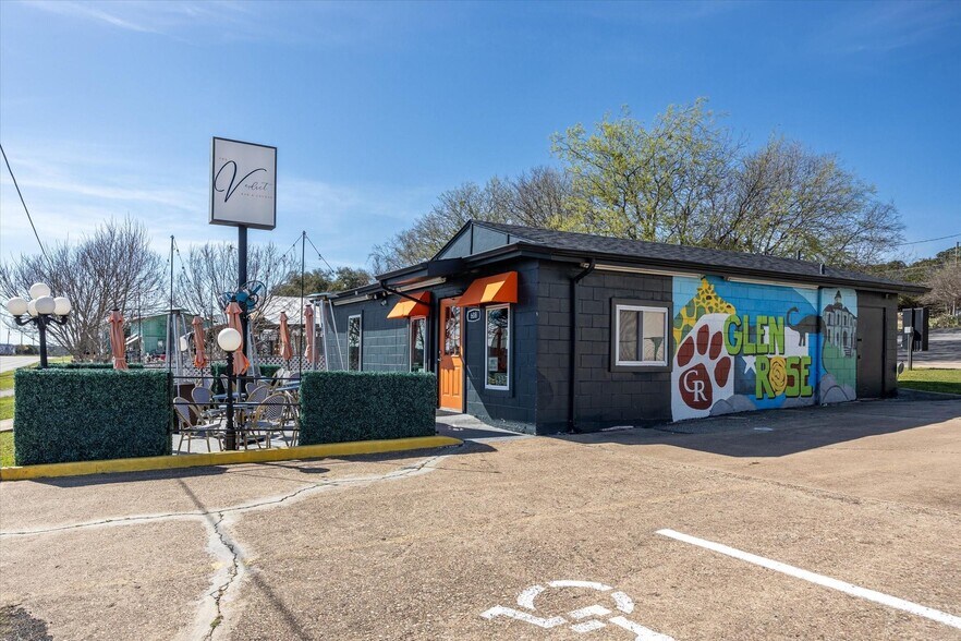 More Photos Of 608 SW Big Bend Trl, Glen Rose Restaurant For Sale