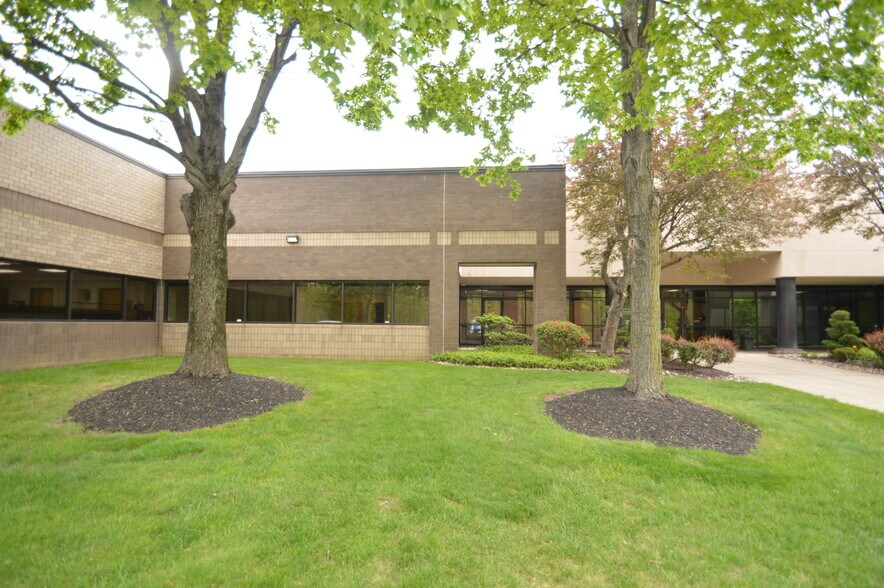 More Photos Of 2 Ethel Rd, Edison Office For Lease