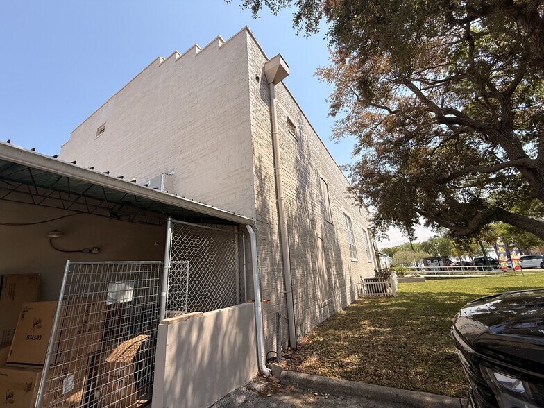 More Photos Of 21 Main St, Titusville General Retail For Sale