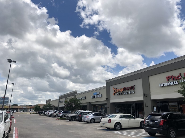 More Photos Of 100-110 W Bay Area Blvd, Webster Unknown For Sale