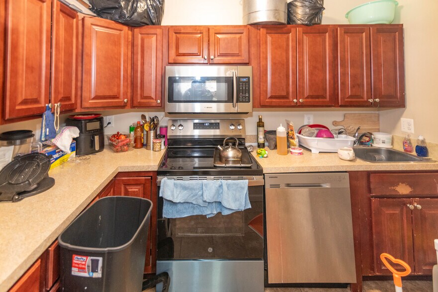 More Photos Of 316 S Broadway, Baltimore Storefront Retail Residential For Sale