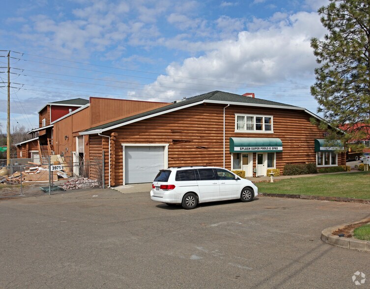 More Photos Of 3971 Durock Rd, Shingle Springs Showroom For Lease