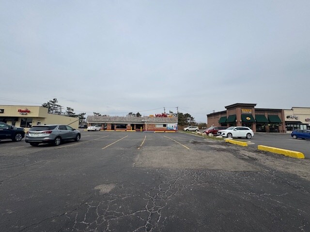 More Photos Of 3065-3095 Crooks Rd, Troy Freestanding For Lease