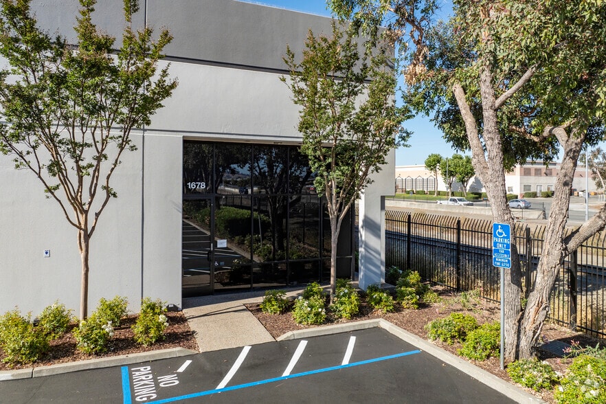 More Photos Of 1660-1678 Delta Ct, Hayward Warehouse For Lease