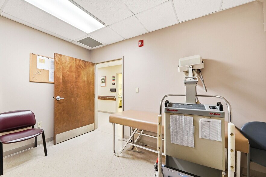 More Photos Of 329 Wesley St, Johnson City Medical For Sale