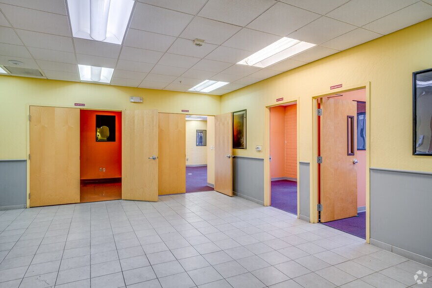 More Photos Of 2727 W Glendale Ave, Phoenix Office For Lease
