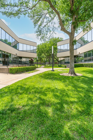 More Photos Of 6600 Lyndon B Johnson Fwy, Dallas Office For Lease