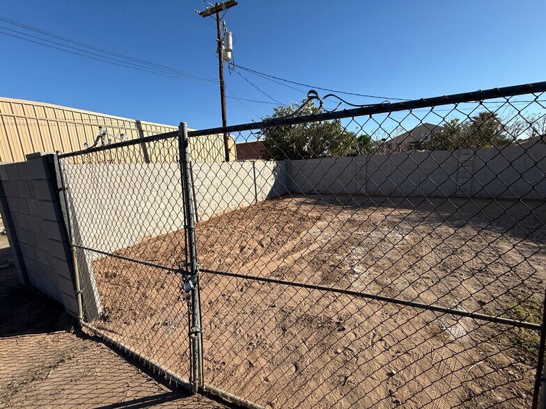More Photos Of 219 W Mahoney Ave, Mesa Service For Lease