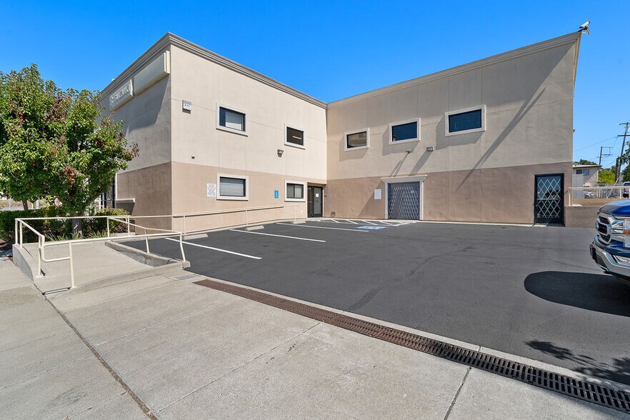 More Photos Of 111 Tennessee St, Vallejo Auto Dealership For Sale