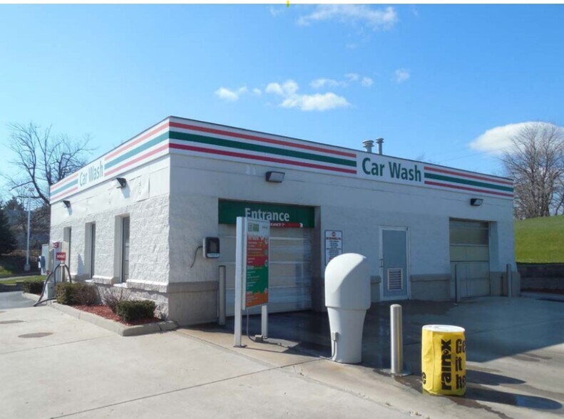 More Photos Of 21350 W Capitol Dr, Pewaukee Convenience Store For Sale