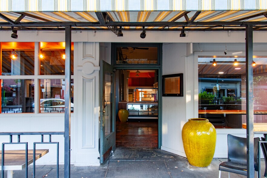 More Photos Of 21 E Main St, Walla Walla General Retail For Lease