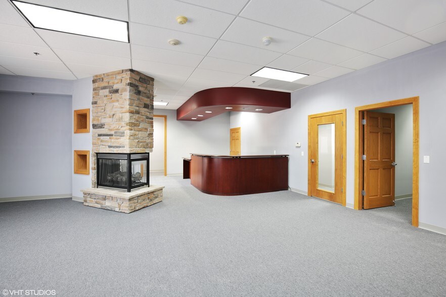 More Photos Of 1446 Merchant Dr, Algonquin Medical For Sale