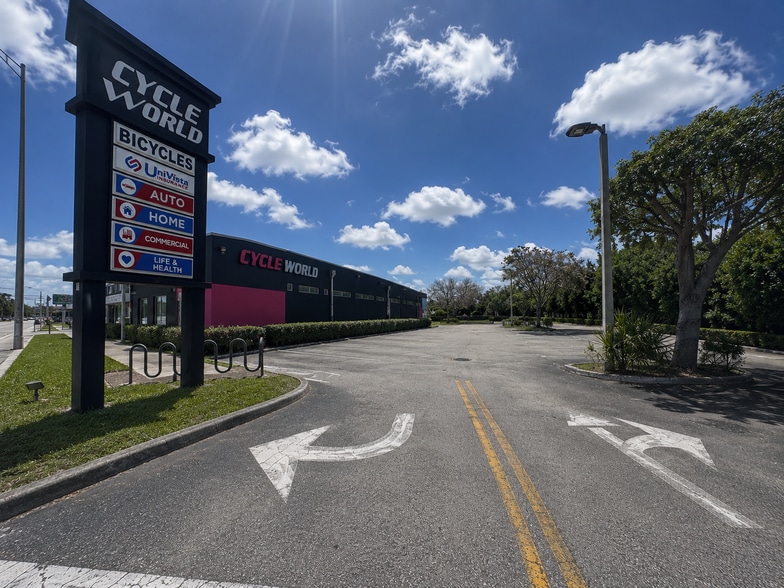 More Photos Of 8476 SW 40th St, Miami Storefront Retail Office For Lease