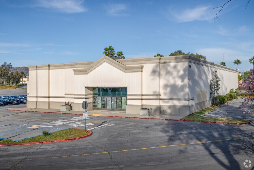 More Photos Of 22550 Town Cir, Moreno Valley Coworking Space